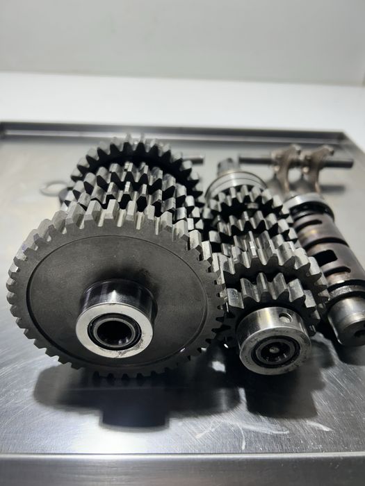 Skrzynia biegów KOMPLETNA SUZUKI GSXR 600 K1 K2 K3 sprawna
