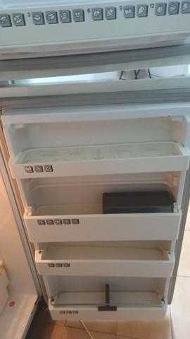 Frigorífico branco com congelador Philips Whirlpool - novo preço