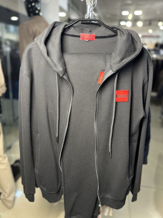 Чоловічий спортивний  Костюм  та безрукаака Hugo