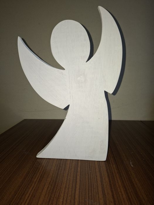 Anioł ze drewna 36x23 cm