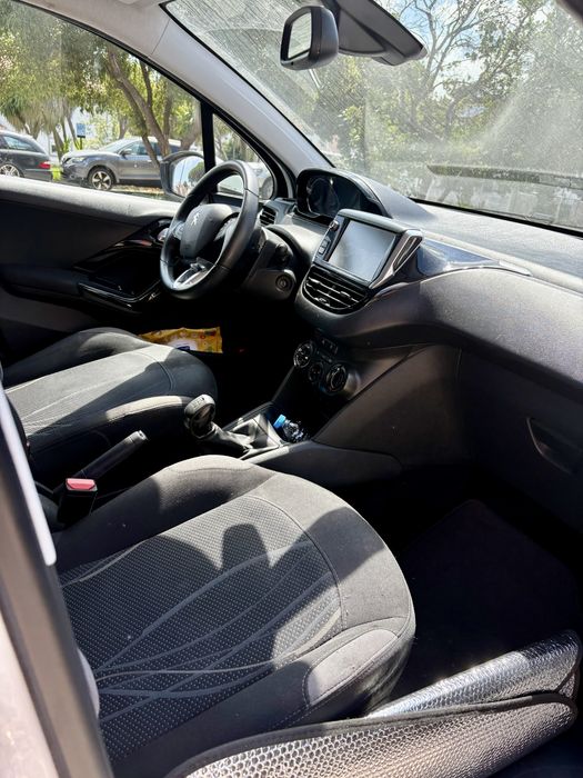 Peugeot 208 — fotografia 6
