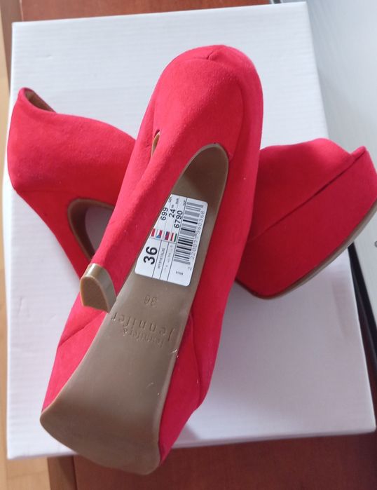 Buty z odkrytym palcem kol.czerwony rozm.36.Nowe.