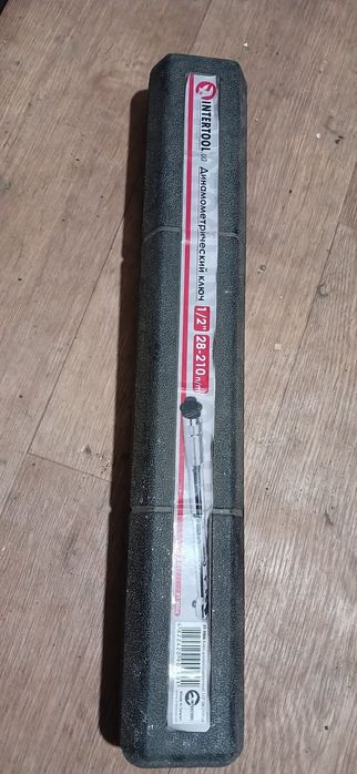Динамометрический ключ Intertool 1/2 28-210