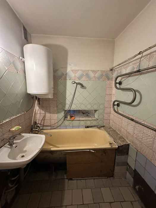 Продам 3 кім квартиру в  центрі вул Каракая можливий продаж під державні програми постанови ваучери сертифікати