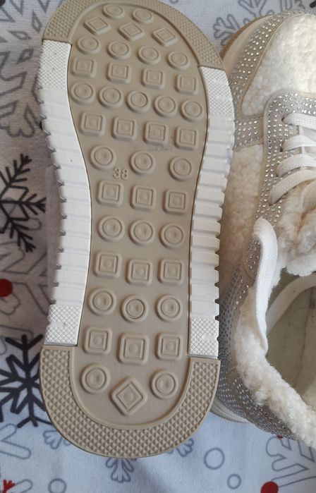 Кроссовки женские 24.5