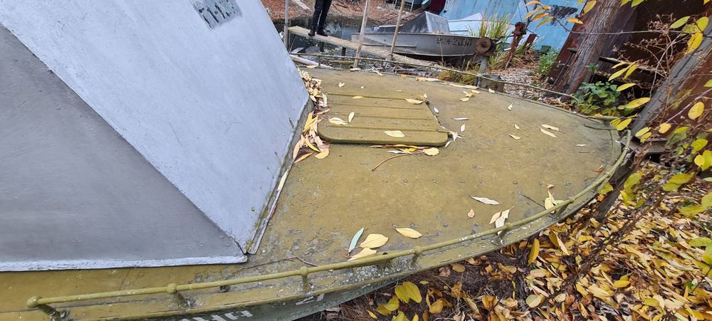 Лодочный причал 1 Човен і місце під човен