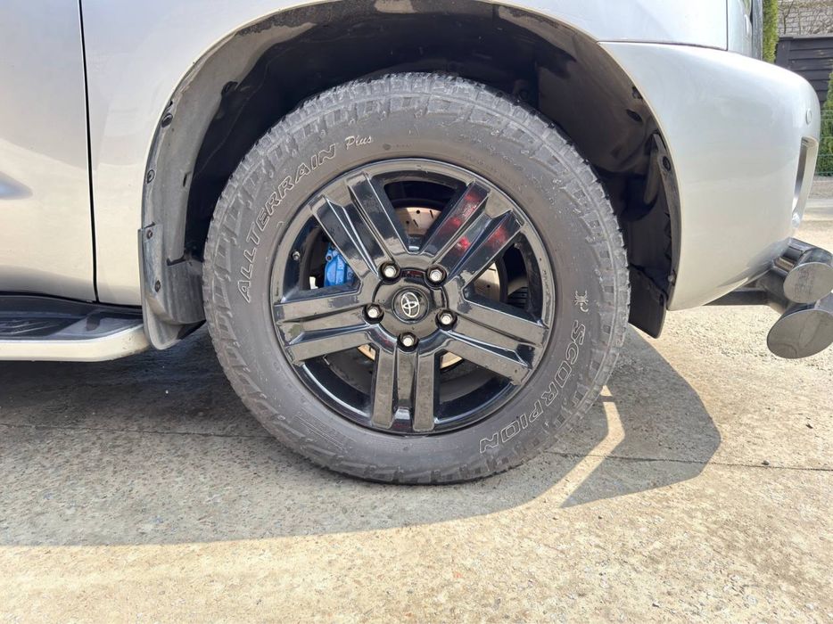 Продам Toyota Sequoia