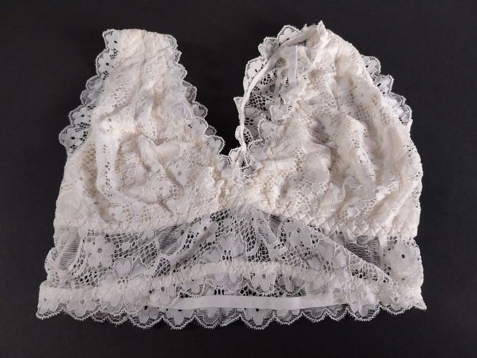 Stradivarius lace top bra - in lace - L - NEW