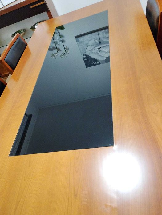 Mesa de cerejeira com quatro cadeiras