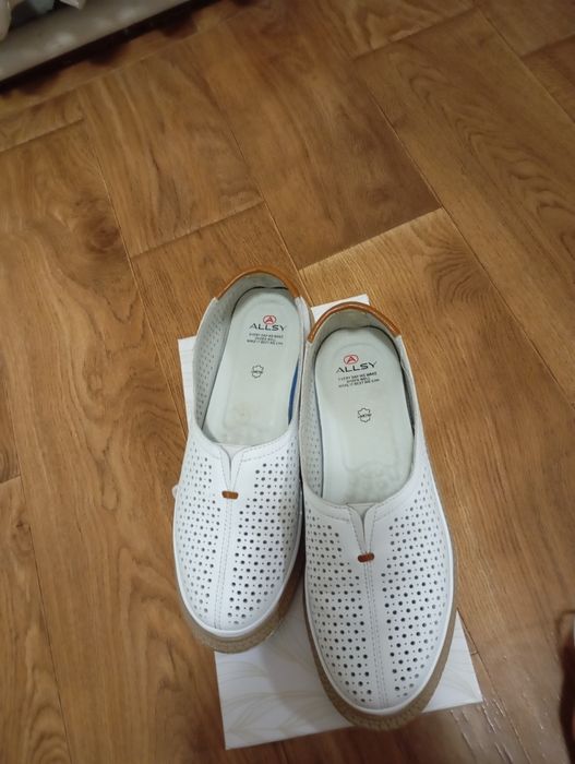 Продам шкіряне взуття