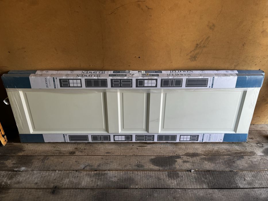 Між кімнатні двері білого поліру фірми Jeld wen