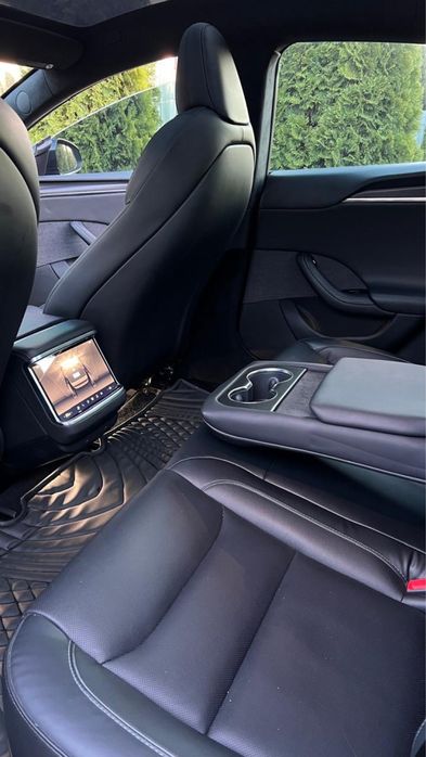 Tesla Model S PLAID 2023 року