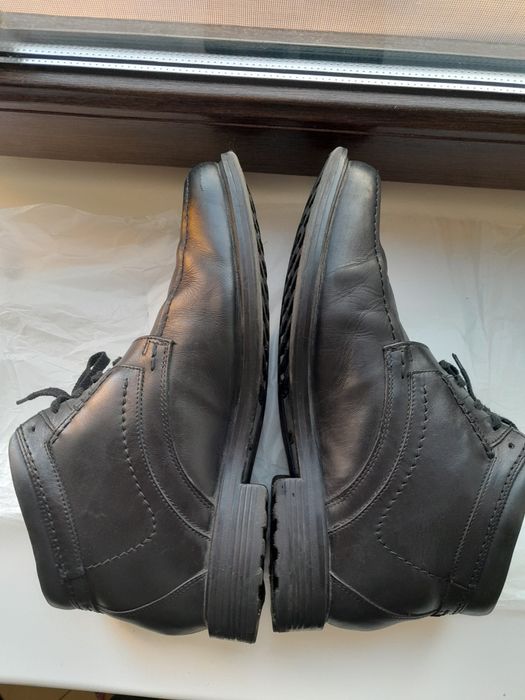 Чоловічі шкіряні напівчоботи Clarks.