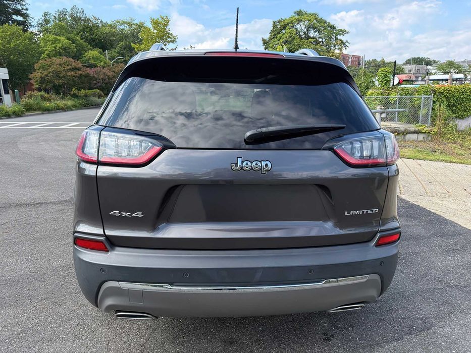 Jeep Cherokee      2021