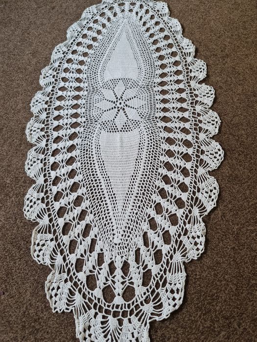 bieżnik szydełkowy  rękodzieło do kolekcji