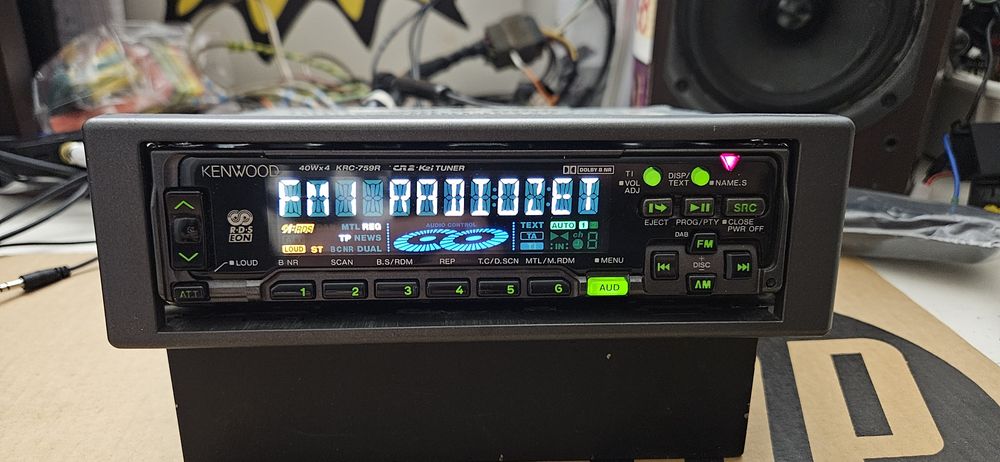 Kenwood KRC-759R mask z pilotem 2xRCA po 1,8V