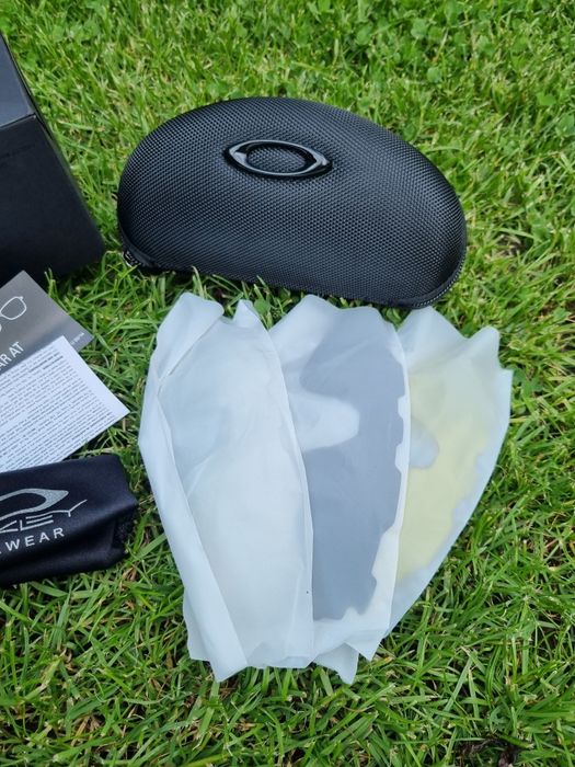 Сонячні окуляри oakley radar ev polarized + змінні лінзи, великий комплект (gorpcore)