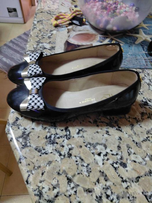 Sapatos de verniz MLV