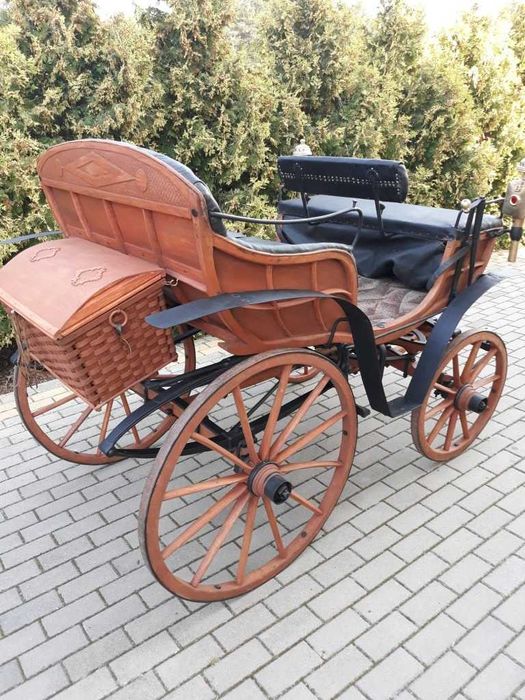 Piekna bryczka konna