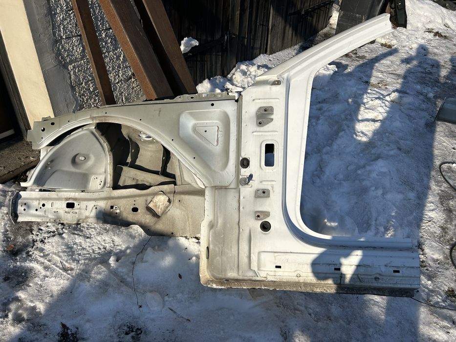 Dodge Charger 2015- podluznica prawa lub lewa