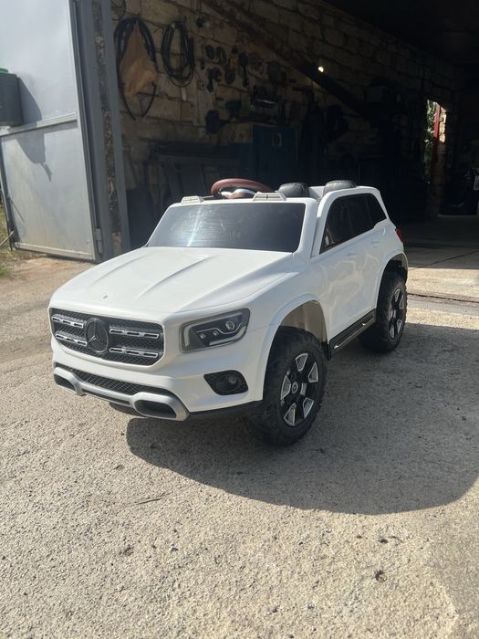 Дитячий електроавтомобіль