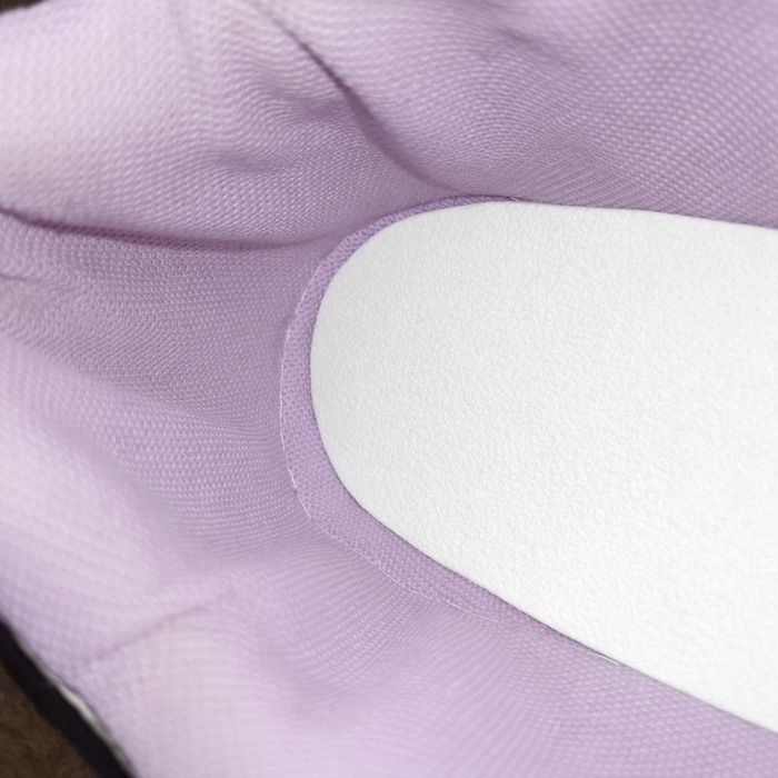 Стильні жіночі кросівки