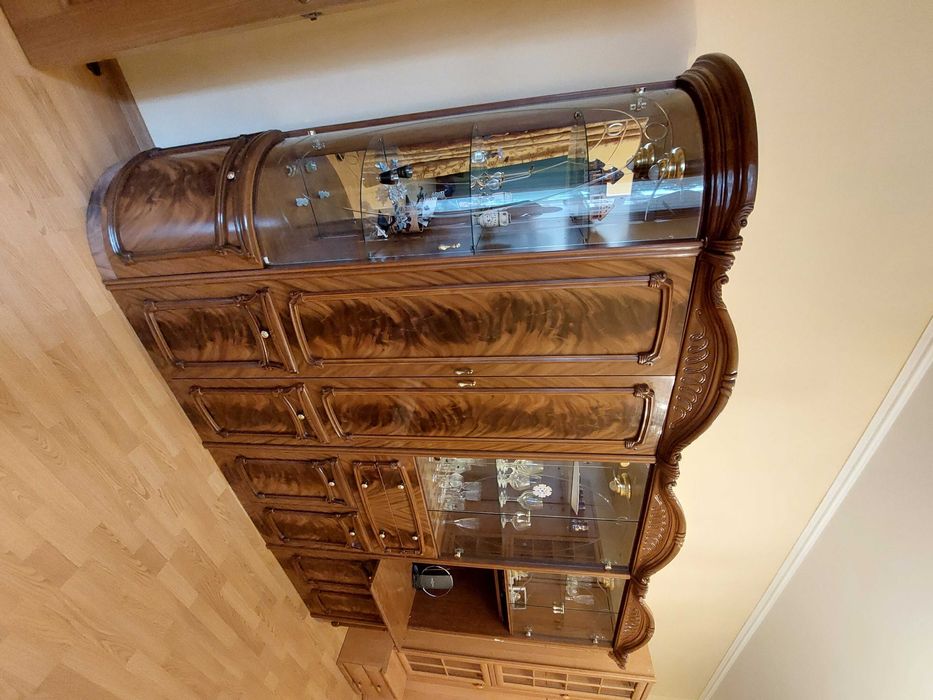 Місткий сервант, виробництво Італія