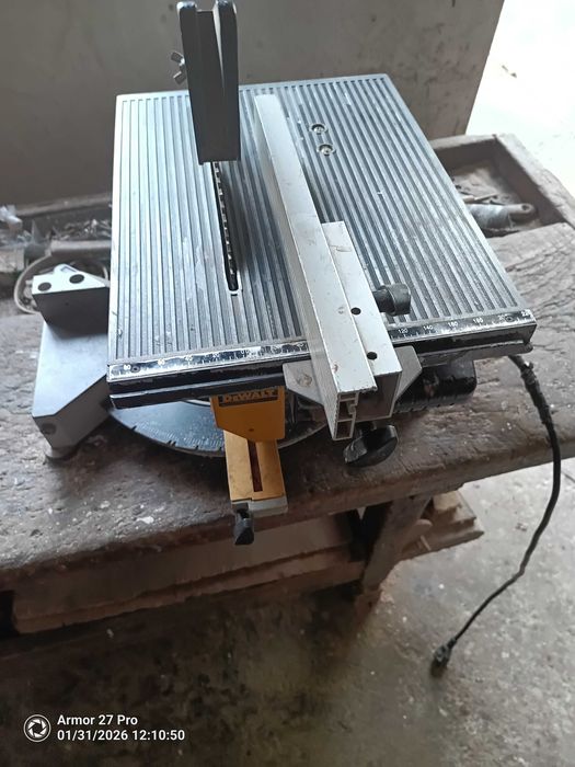 Serra de Esquadria C/mesa DeWalt
