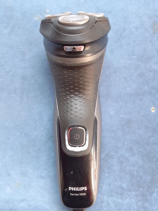 Электро бритва Philips series 1000