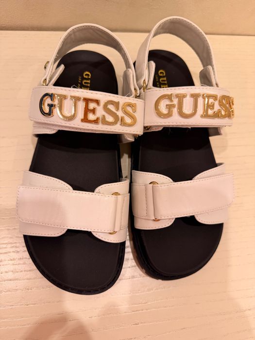 Жіночі босоніжки guess