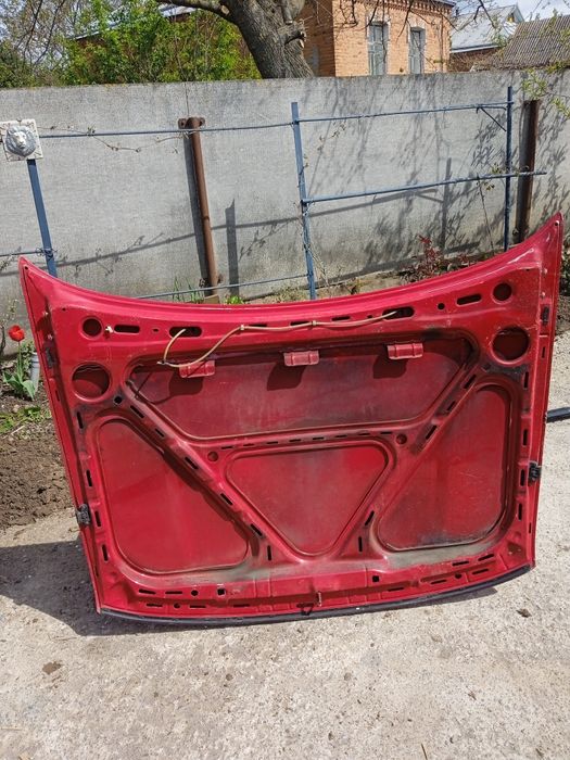 Капот Пассат Б4 в ідеальному стані