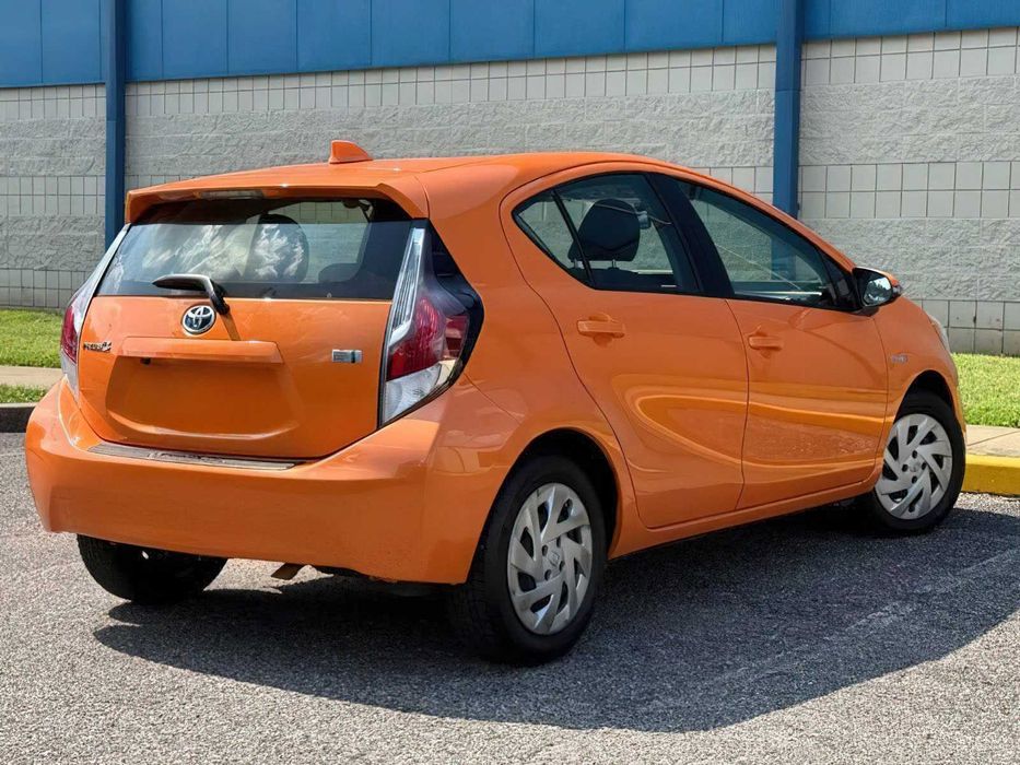 Toyota Prius c      2016