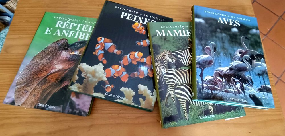 Quatro Enciclopédias de Animais, em muito bom estado, sem uso.