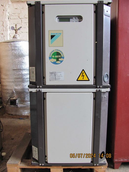 Тепловий насос.  Моноблочний чілер з водяним охолодженням Daikin.