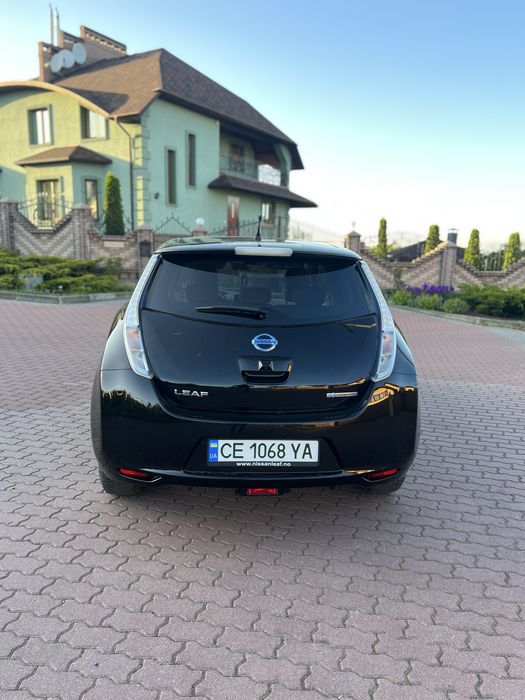 Нісан ліф 2012 року