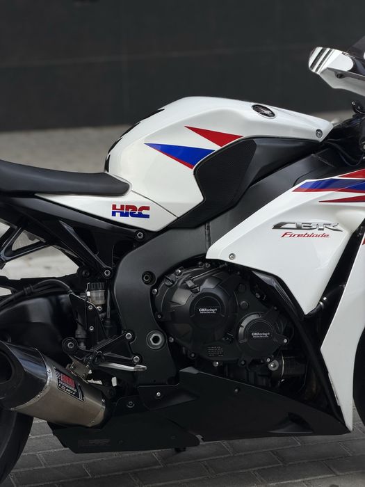 HONDA CBR 1000 RR - ÓTIMO ESTADO! Motor Novo com 5.000kms!