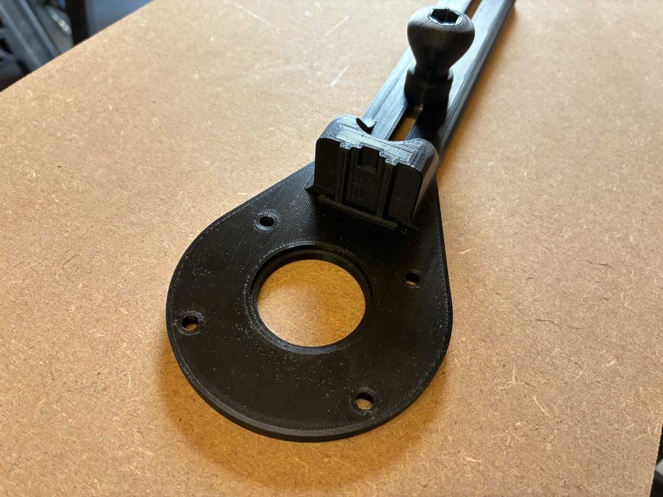 Cyrkiel do wycinania okręgów do frezarki Makita - Kolor Makita