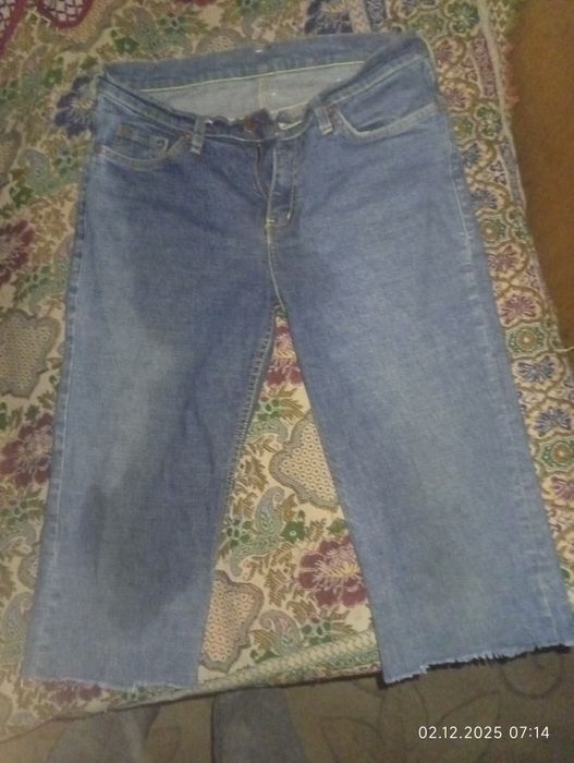 Продам джинсовые шорты evisu