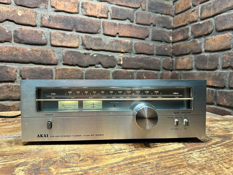 Tuner Radio FM MW LW - AKAI AT 2250L