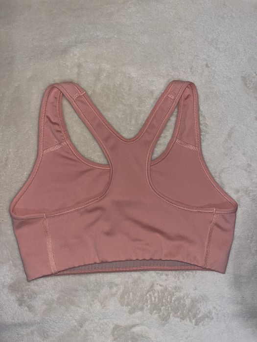 Спортивний топ Nike