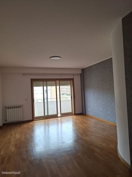 Apartamento para Arrendamento em Excelente Estado
