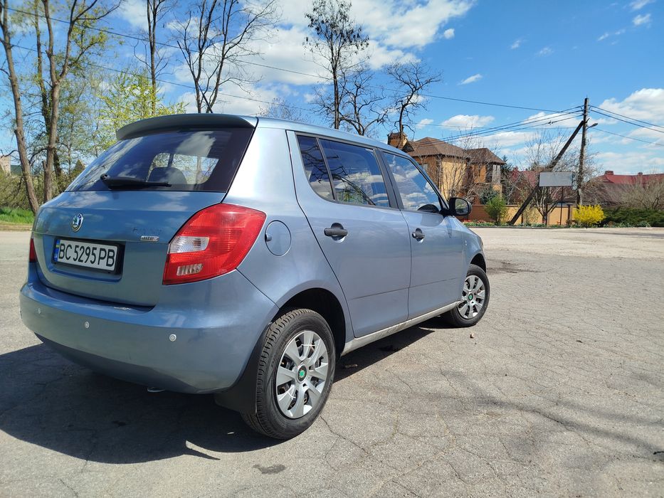 Шкода фабія офіційний автомобіль.
