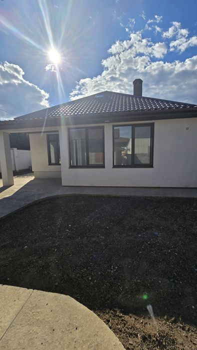Продам одноэтажный дом с новым ремонтом, летней кухней и подвалом, Золотая горка, пер. Перова