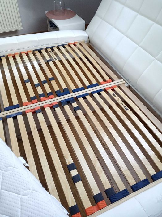 Łóżko z materacem 160x200