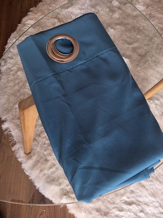 Cortinas azuis escuras