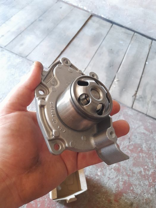 Помпа водяная .Виваро-трафик 1.9