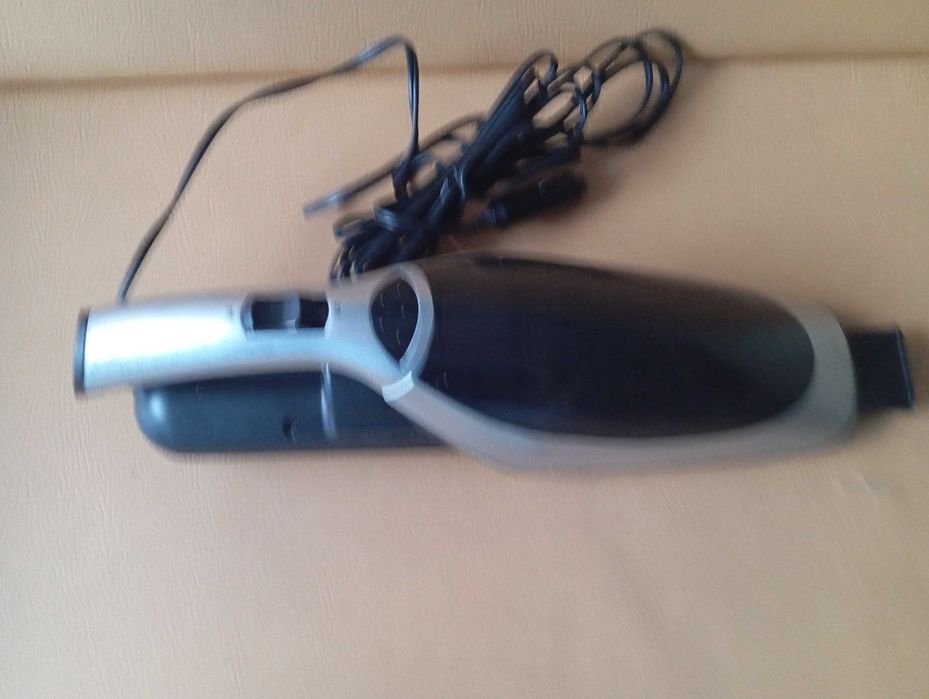 Aspirador de carro Lervia. Com marcas de uso, mas a funcionar.