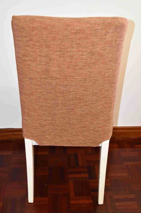 2 Cadeiras de madeira forradas a tecido