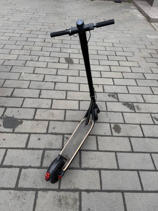 Електросамокат фірми giant