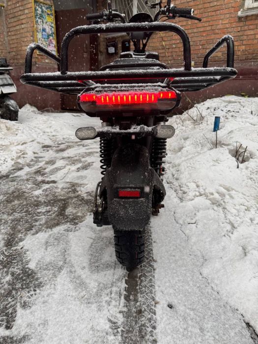 Скутер, електроскутер 1200w акум 72 v 65ah